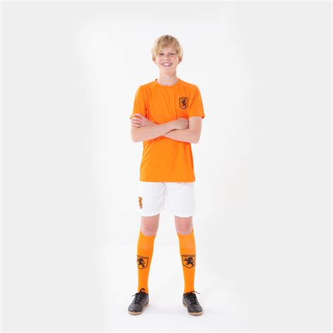 jonge voetbaltenues